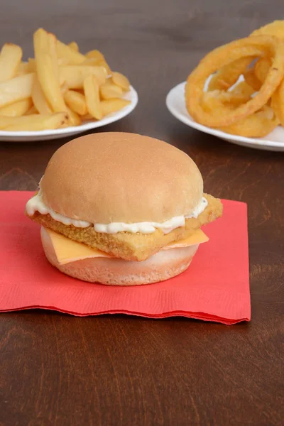 Sándwich Filete Pescado Servilleta Roja — Foto de Stock