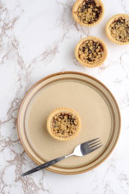 Çatallı meyveli turta.