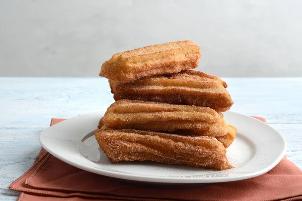 Högen Med Churros Tallrik — Stockfoto