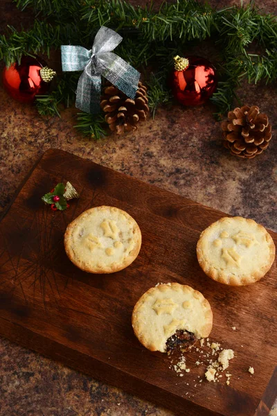 Top View Christmas Mincemeat Pies Wood — 스톡 사진