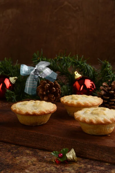 Three Mincemeat Pies Wood Cutting Board — 스톡 사진