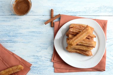 Çikolata soslu çuro tabağı.