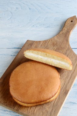 Kremalı vanilyalı kek.