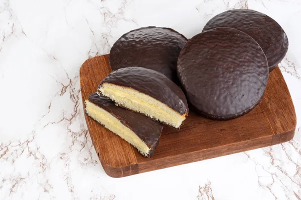 Top View Custard Cream Filled Chocolate Sponge Cake — Stock Photo, Image