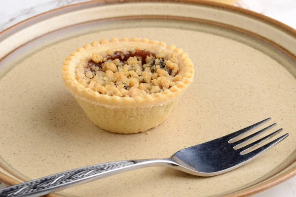 Closeup Fruit Crumble Tart Fork — Stock Photo, Image