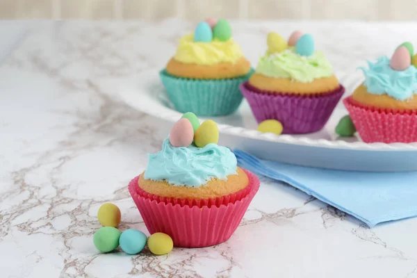 Cupcake Pasquali Piatto Con Uova — Foto Stock