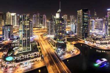 Gece Dubai Marina 'sı