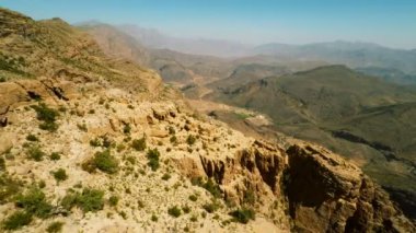 Al Hajar Dağları gökyüzü altında
