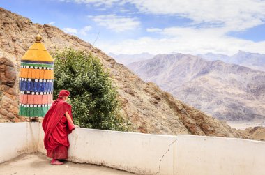 Budist rahip elbise içinde