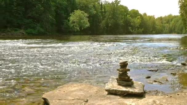 Fiume Tahquamenon nella penisola superiore — Video Stock