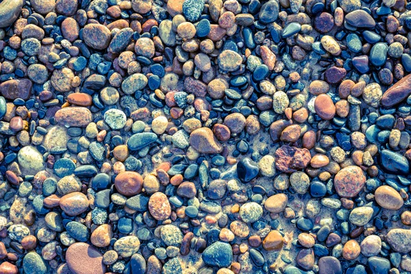 Färgglada stenar på stranden — Stockfoto