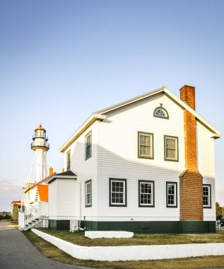 beyaz balık deniz feneri üzerine gelin.