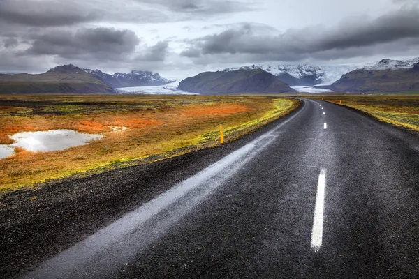 Vista de la carretera y glaciares — Foto de Stock