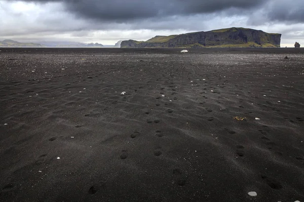 Blacksand beach in Iceland — Stock Photo, Image