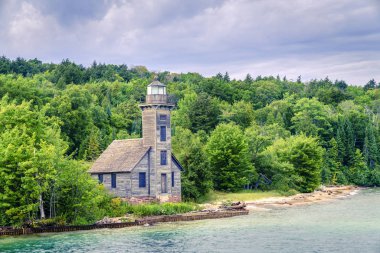 Grand Island üzerinde ahşap deniz feneri
