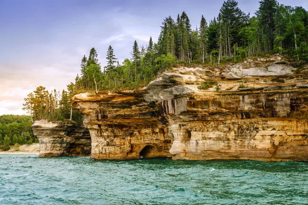 Corazzata formazioni rocciose — Foto Stock