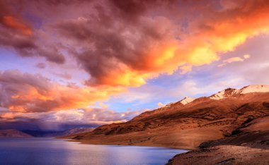 Sunset bulvarında göl teknik destek Moriri 