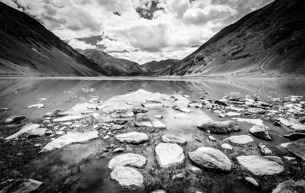 Ladakh 지역의 고원에 있는 호수 — 스톡 사진