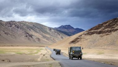 Changthang Yaylası hareket askeri kamyon
