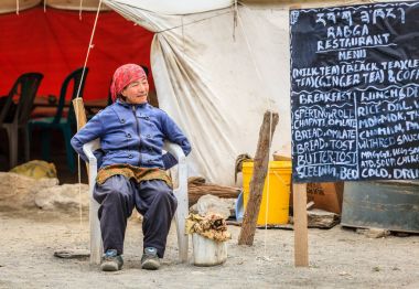 yol kenarındaki Changthang kantinde