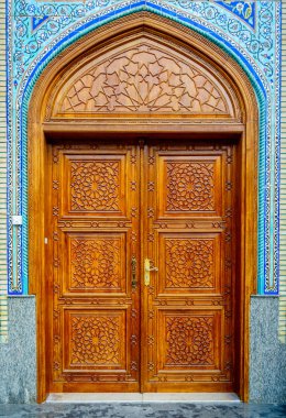 süslü ahşap kapı 