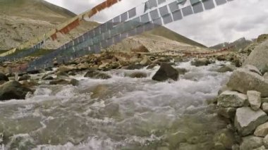 Himalayalar güzel dağ dere. Seyahat