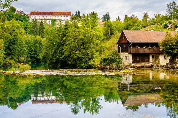 Der Fluss Korana Der Stadt Slunj Mittelkroatien — Stockfoto