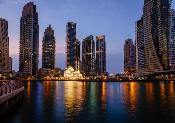 Mezquita Mohammed Bin Ahmed Almulla Dubai Marina Por Noche —  Fotos de Stock