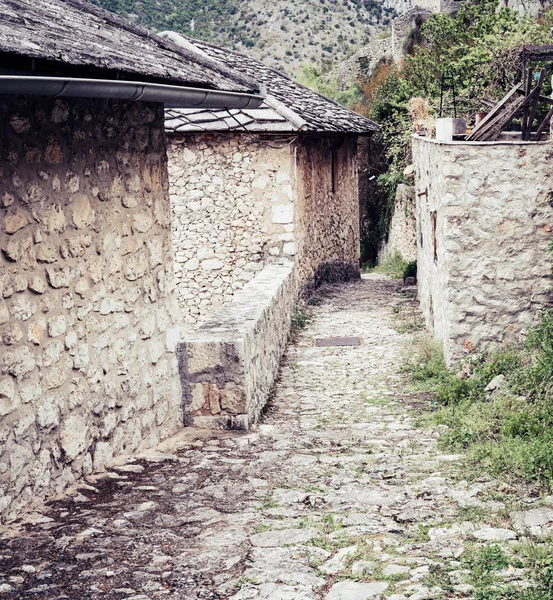 Rua Paralelepípedos Medieval Uma Pequena Cidade Bósnia Pocitelj — Fotografia de Stock