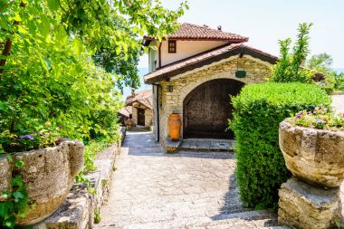 Küçük yerel şaraphane bir Bulgar köyü