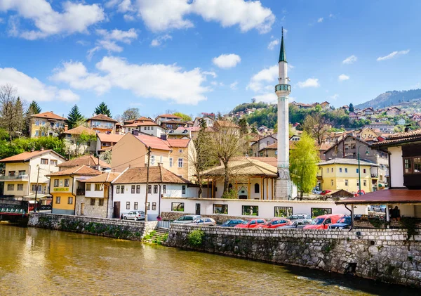 Miljacka Nehri Setin Saraybosna Şehir Merkezinde — Stok fotoğraf
