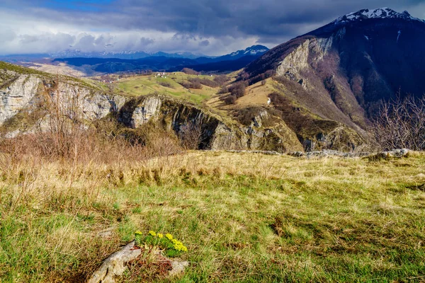 ボスニア ヘルツェゴビナ サラエボの近くのディナル アルプス山脈の美しい景色 — ストック写真