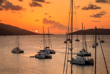 gün batımı arka plan Virgin Gorda Adası yakınlarında gemilerde ile dere