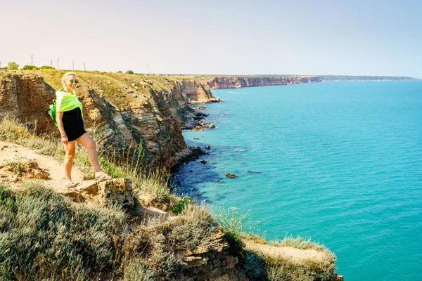 女性カリアクラ岬 ブルガリアからの景色を眺め — ストック写真