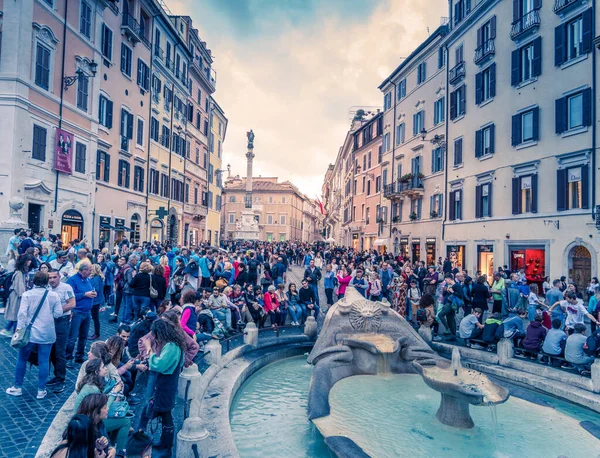 Piazza di Spagna affollata — Foto Stock