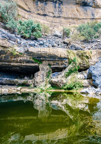 Wasserpool im wadi ghul — Stockfoto