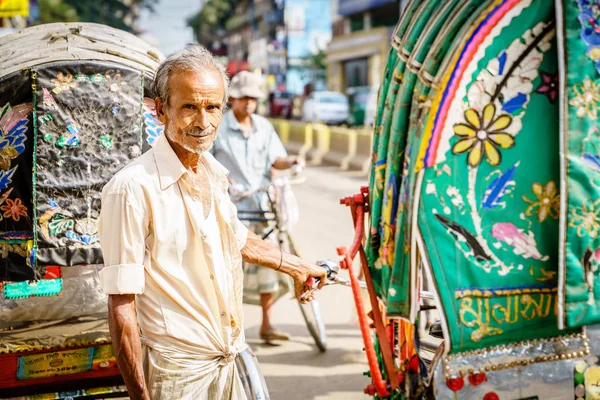 Chittagong Bangladesh December 2017 Portret Van Een Riksja Chauffeur Een — Stockfoto