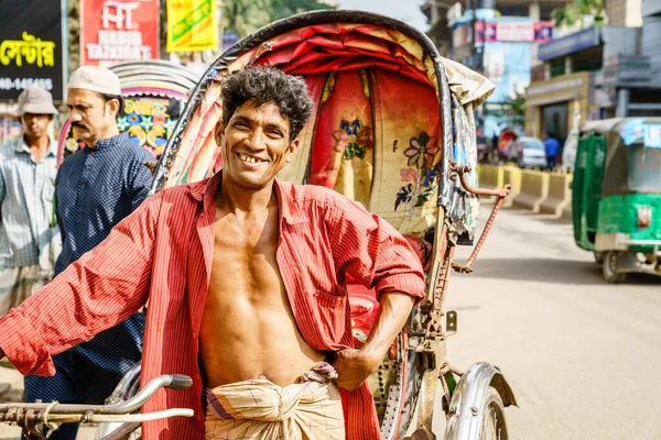 Chittagong Bangladesh December 2017 Portret Van Een Riksja Chauffeur Een — Stockfoto