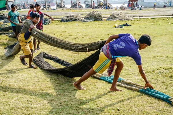 Chittagong Bangladesh December 2017 Vissers Die Met Netten Werken Een — Stockfoto