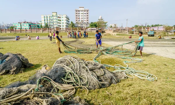 Chittagong Bangladesh Diciembre 2017 Pescadores Trabajando Con Las Redes Parque — Foto de Stock