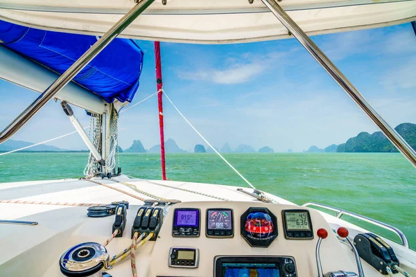 Cockpit Veleiro Com Vista Para Ilhas Mar Andamão Tailândia — Fotografia de Stock