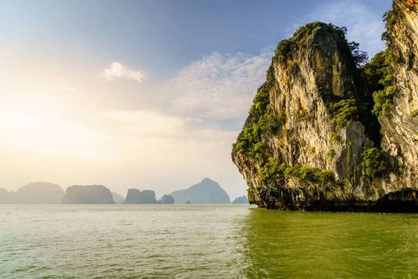 Utsikt Över Koh Hong Andamansjön Med Phukets Kust Vid Horisonten — Stockfoto