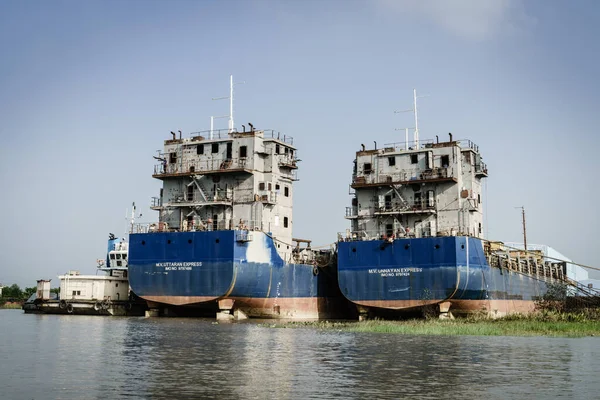 Chittagong Bangladesh Diciembre 2017 Están Construyendo Buques Comerciales Muelle Río — Foto de Stock