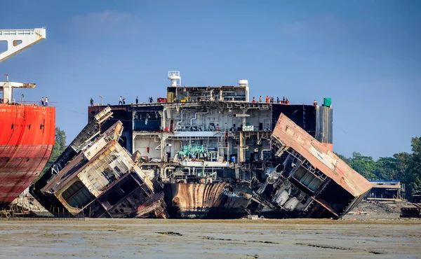 Viejos Barcos Están Siendo Desmantelados Astilleros Desguace Chittagong Bangladesh — Foto de Stock