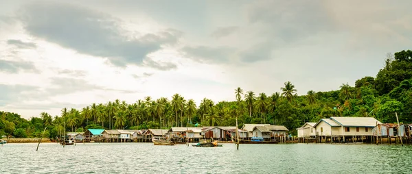 Muslimská Rybářská Vesnice Ostrově Yao Yai Andamanském Moři Thajsko — Stock fotografie