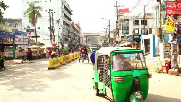 Chittagong Bangladesh Dezembro 2017 Vida Rua Típica Com Tráfego Riquixás — Vídeo de Stock