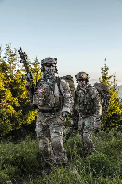 Ranger in den Bergen — Stockfoto