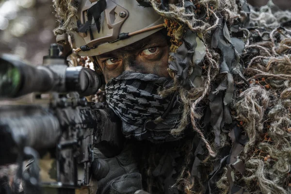 Sniper wearing ghillie suit — Stock Photo, Image