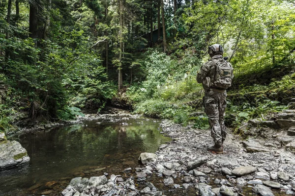 Ordu ranger dağlarda — Stok fotoğraf