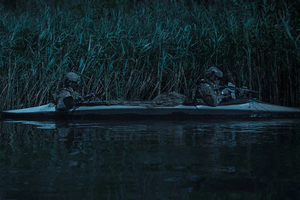 Spec ops in the military kayak — Stok Foto